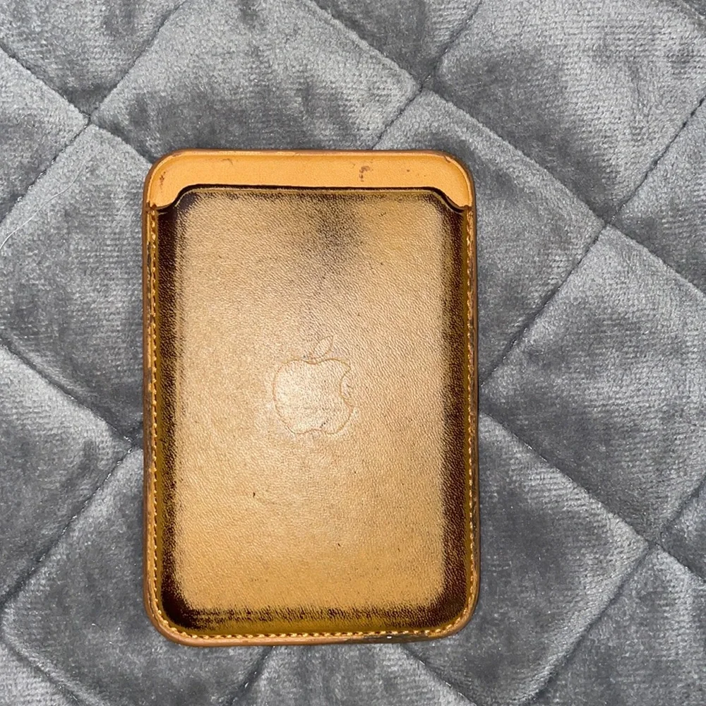 Apple iPhone Leather Wallet with MagSafe